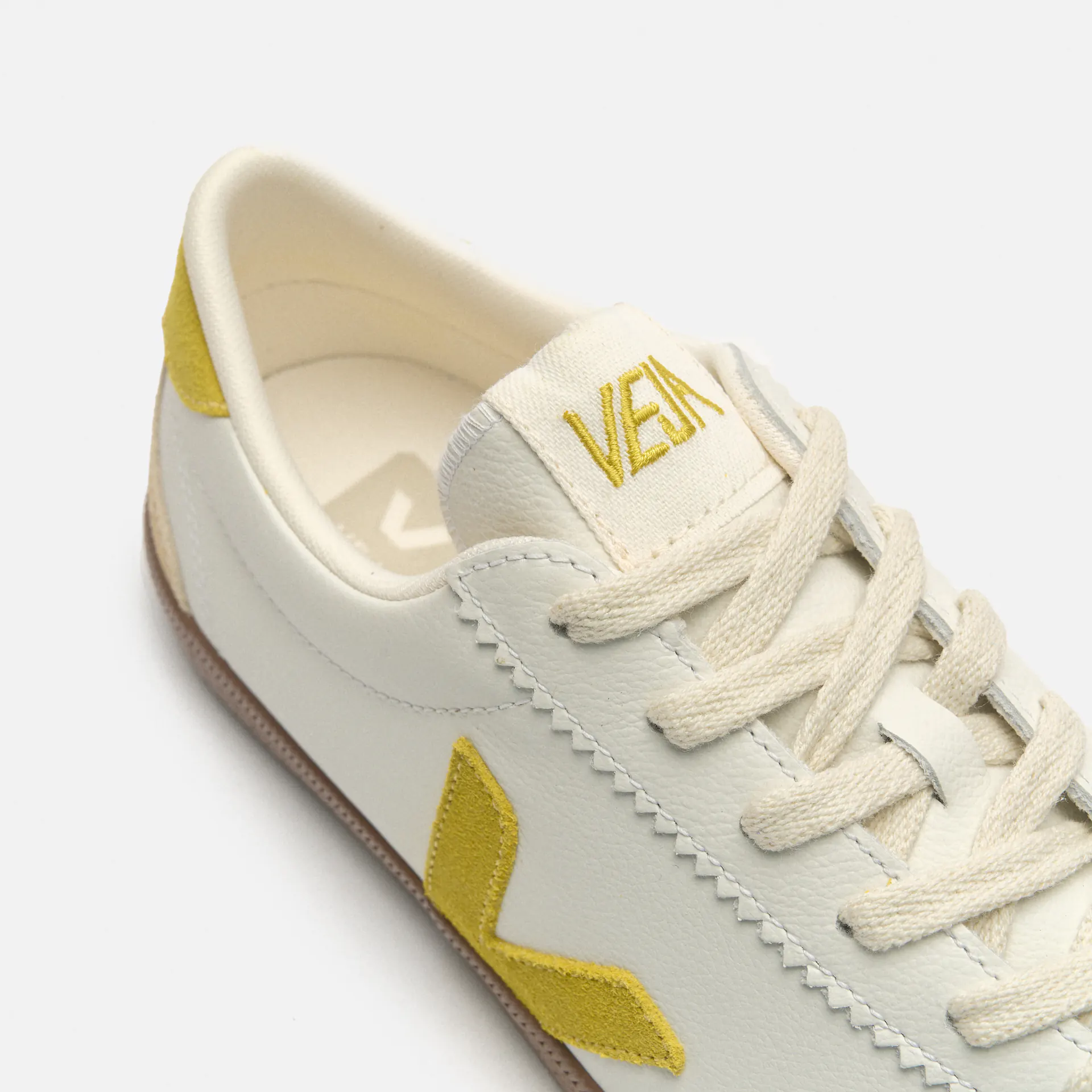 Veja Volley O.T. Leather Sneaker White/Liquor/Bark