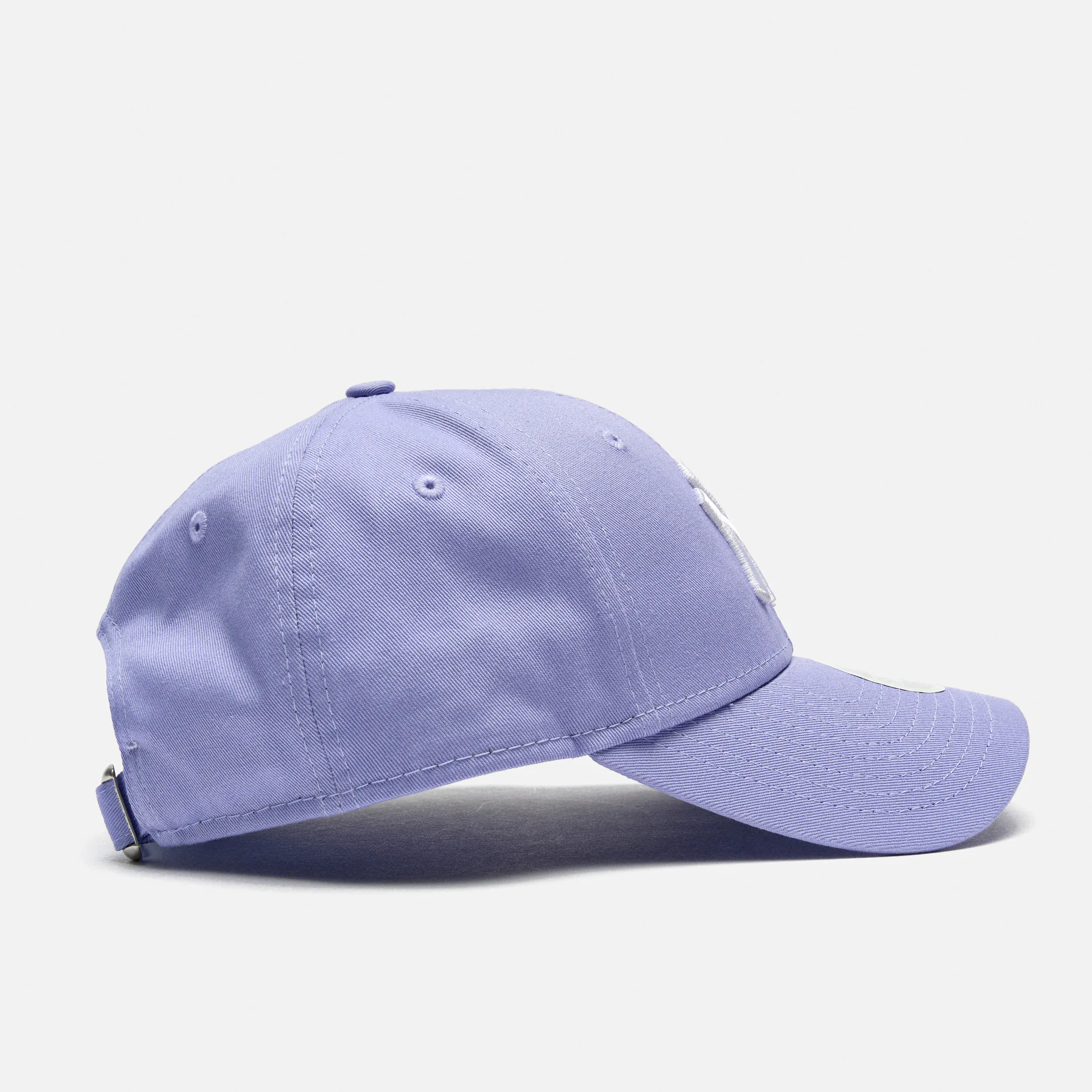 New Era Wmns League Essential 9Forty NY Yankees Strapback Cap Lavender White